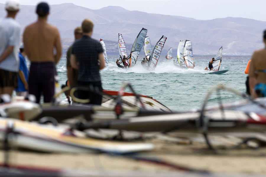 F07 ls Racing close to the beach Racing close to the beach