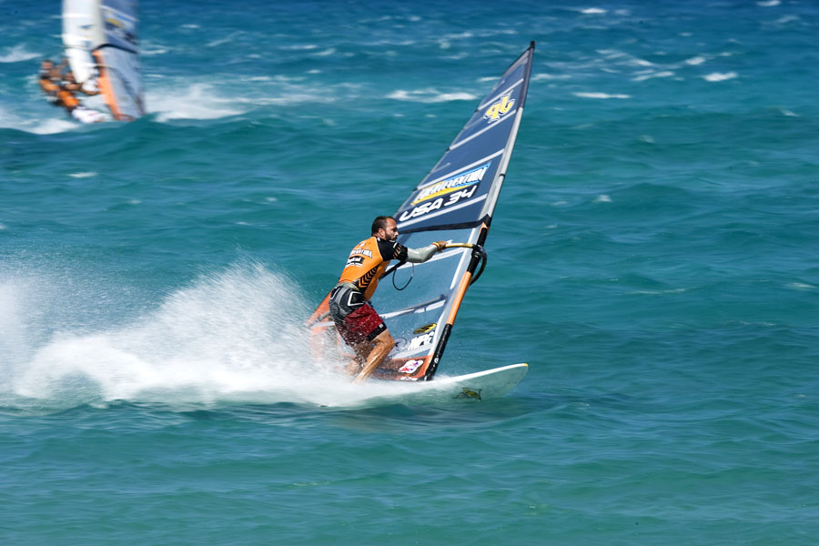 F07 sl Micah Buzianis speeds through his gybe Micah Buzianis speed through his gybe