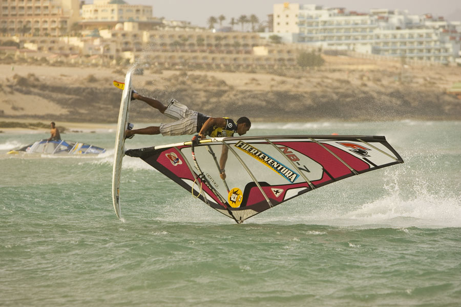 F07 fs The wind came in late last night Tonky Frans The wind came in late last night Tonky Frans