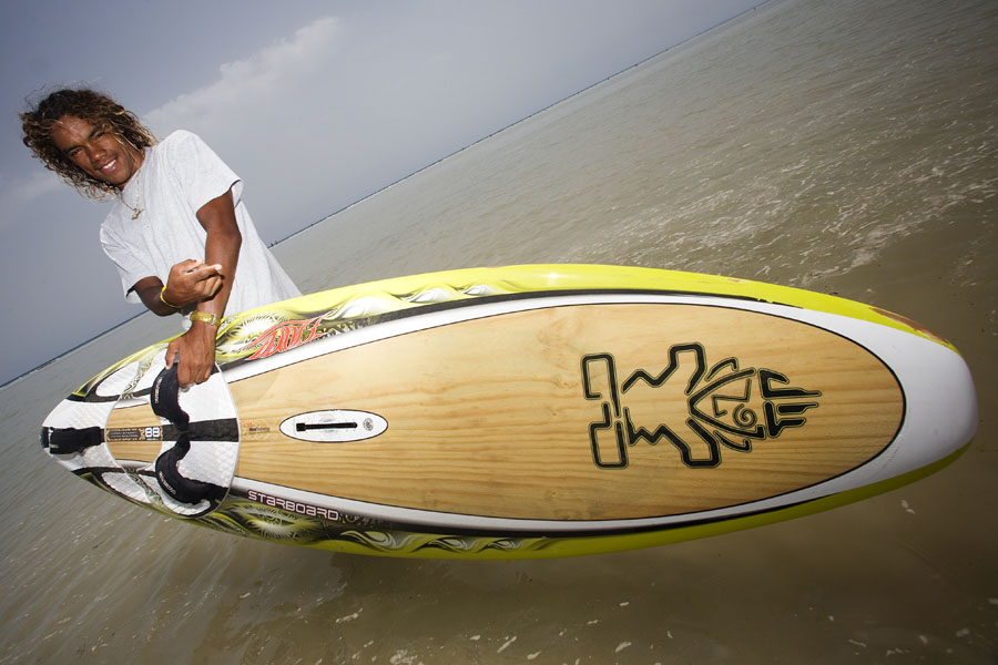 F07 ls Kiri Thode cools down in the lagoon Kirri Thode cools down in the lagoon