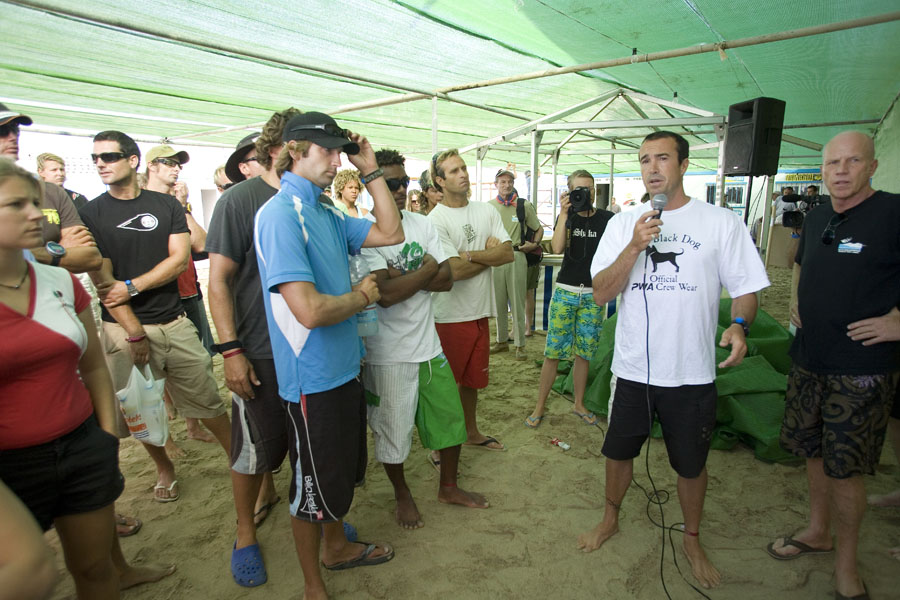 F07 ls Race director Juan Aragon at skippers meeting Race director Juan Aragon at skippers meeting