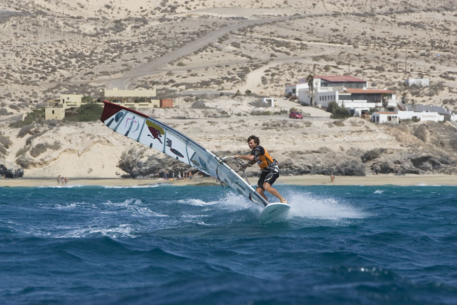 F07 sl Bjorn Dunkerbeck at the outside mark Bjorn Dunkerbeck at the outside mark