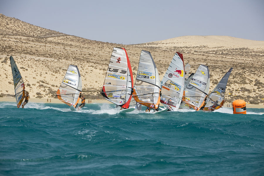 F07 sl Pritchard leads the final Pritchard leads the final