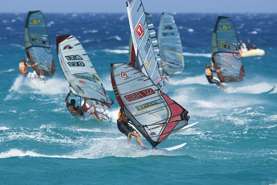 F07 sl Dan Ellis at the mark Dan Ellis at the mark