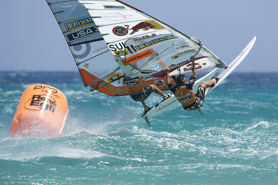 F07 sl Dunkerbeck and Buzianis jump the line Dunkerbeck and Buzianis jump the line