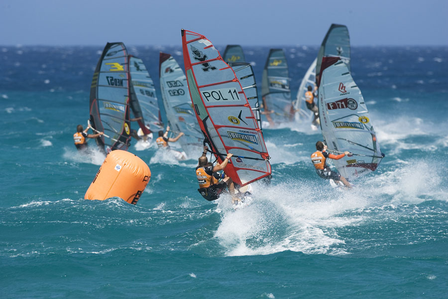 F07 sl Pawel Hlavaty chases the pack Pawel Hlavaty chases the pack