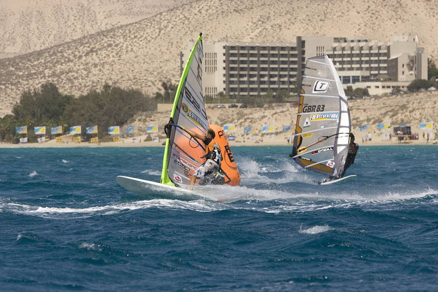 F07 sl Kevin Pritchard gybes Kevin Pritchard gybes