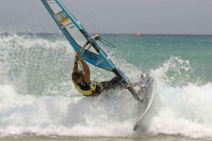 F07 fs Ricardo rips the waves Ricardo rips the waves