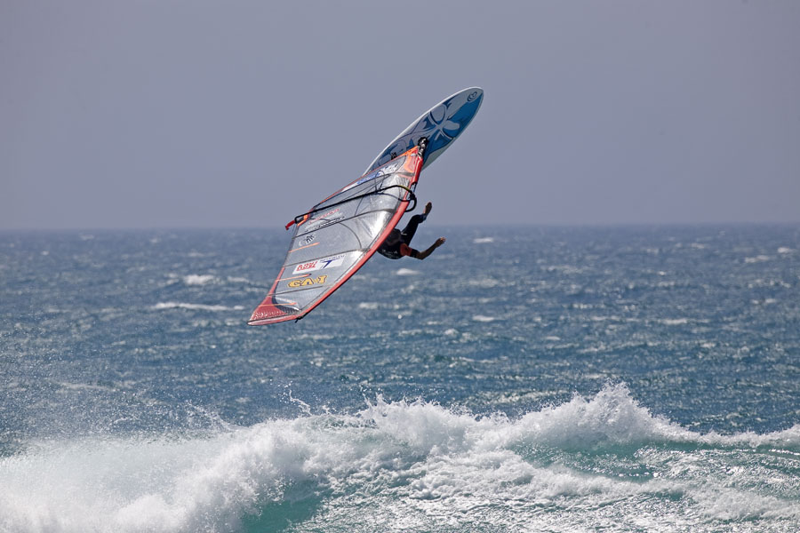 G07 wr Josh Angulo One hand one leg back loop Josh Angulo One hand one leg back loop