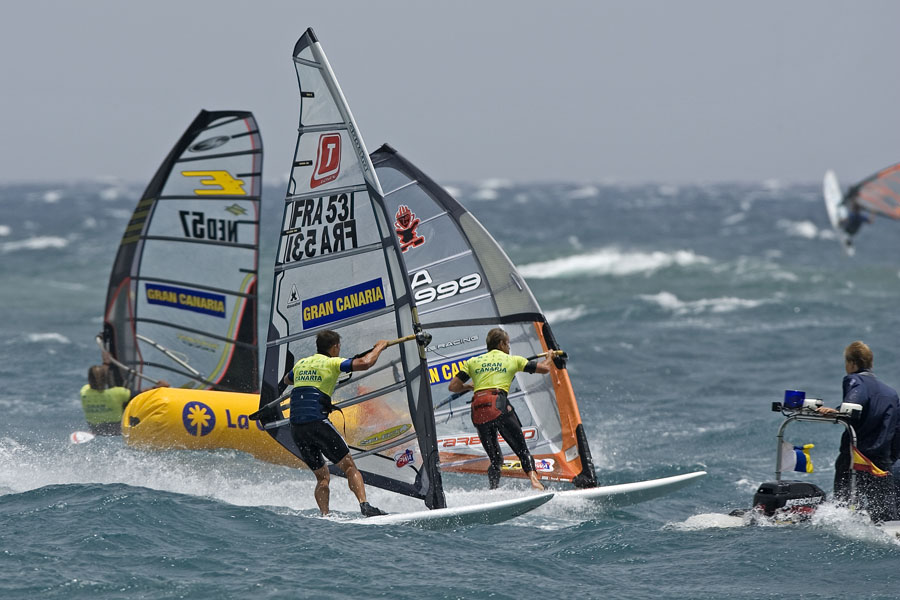 GC07 sl Race crew check the action Race crew check the action