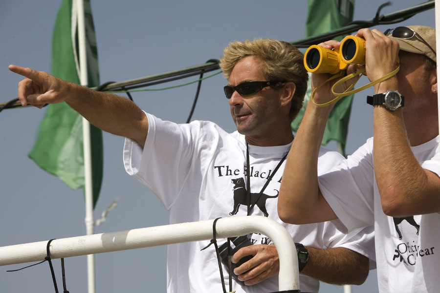 GC07 ls Race crew check the action Race crew check the action