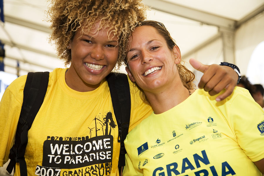 GC07 ls Sarah Quita sportingly celebrates with Laure Treboux Sarah Quita sportingly celebrates with Laure Treboux