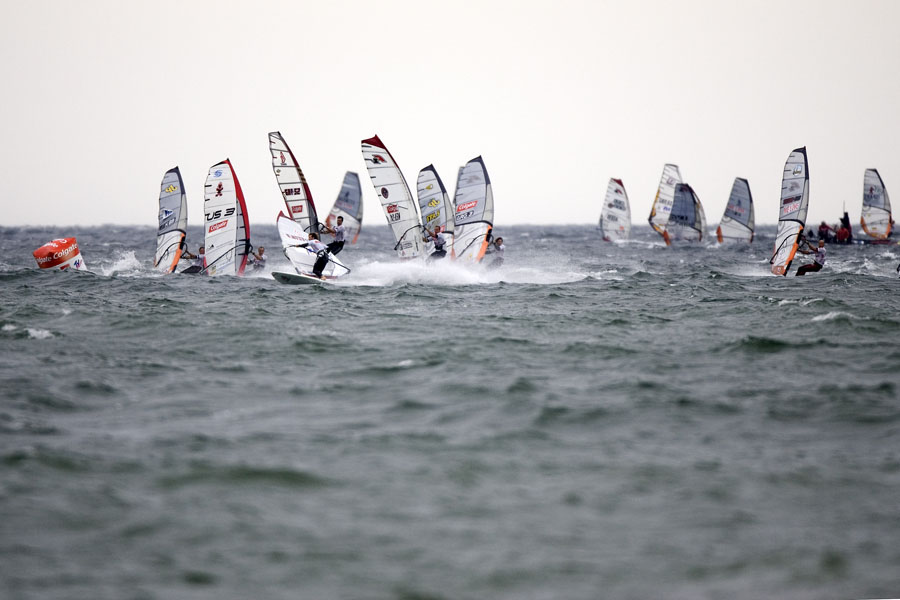 S07 sl Race action Race action