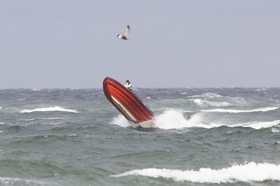 S07 ls Tough conditions for the race crew Tough conditions for the race crew