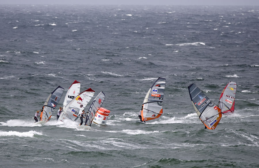 S07 sl Albeau leads the way Albeau leads the way