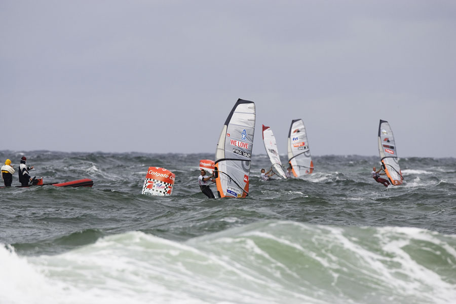 S07 sl Albeau out in front Albeau out in front