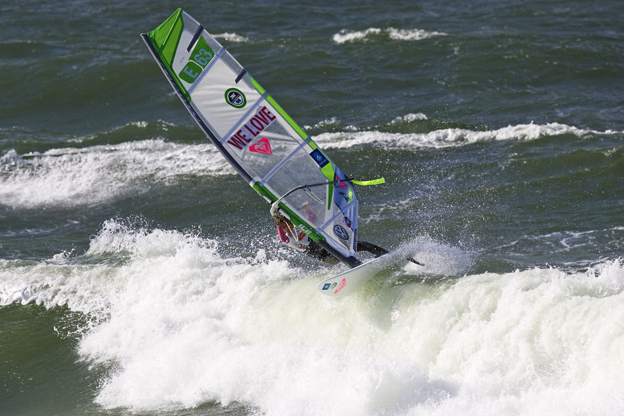 S07 wv Iballa Moreno slides off the top Iballa Moreno slides off the top