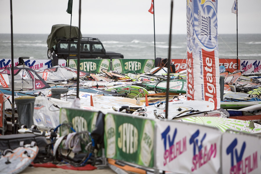 S07 ls Rigs ready to go here in Sylt Saturday morning Rigs ready to go here in Sylt Saturday morning