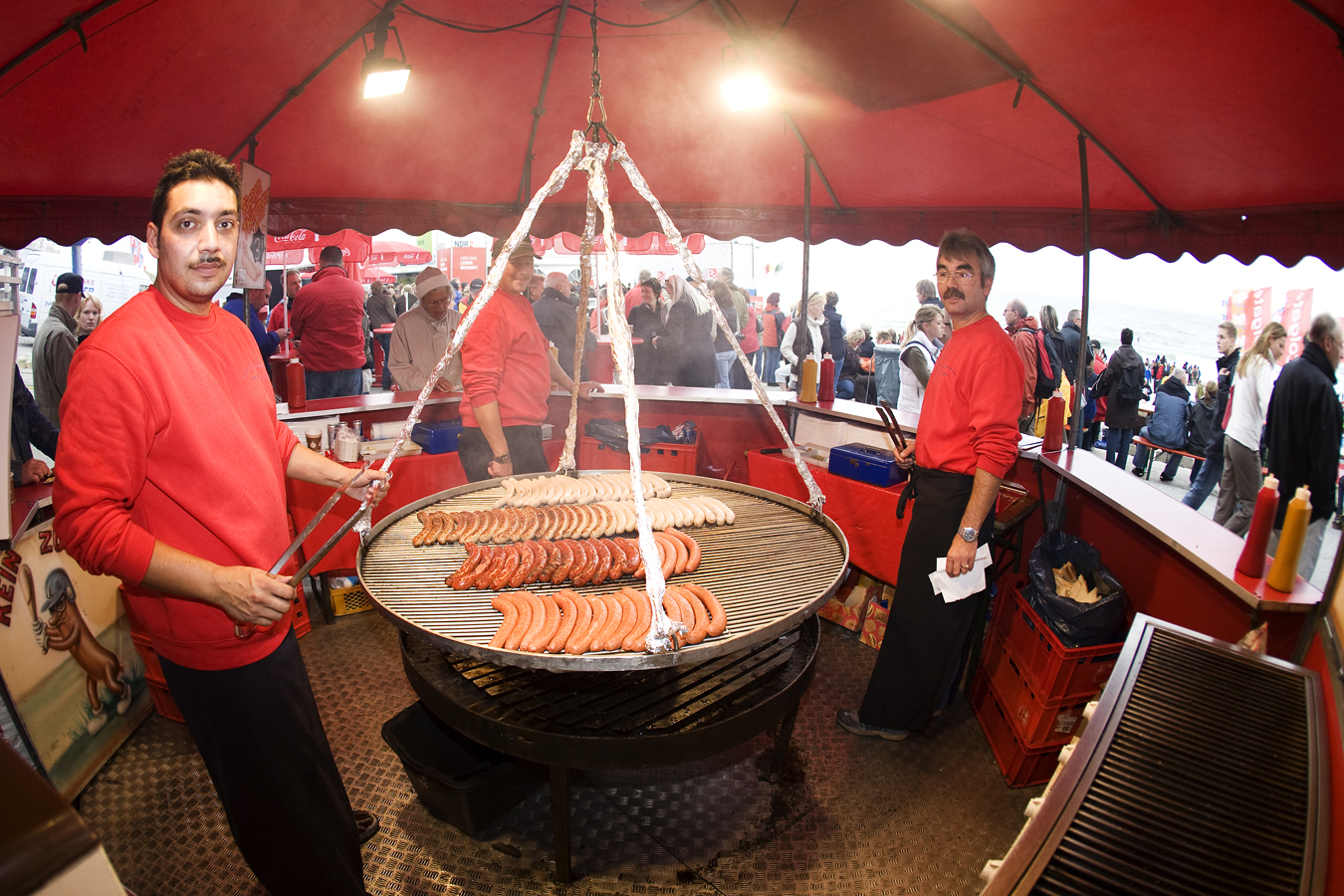 S07 ls German sausages on the grill! German sausages on the grill!