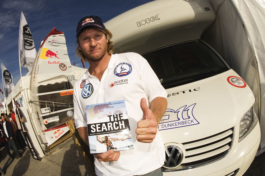 S07 ls Bjorn shows off his new book The Search Bjorn shows off his new book The Search