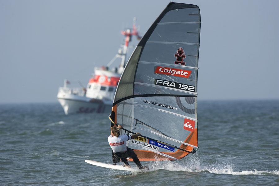 S07 sl Albeau heads out Albeau heads out