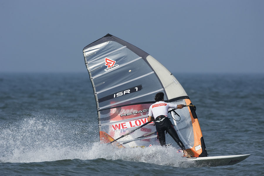 S07 sl Arnon Dagan speeds around the mark Arnon Dagaon speeds around the mark