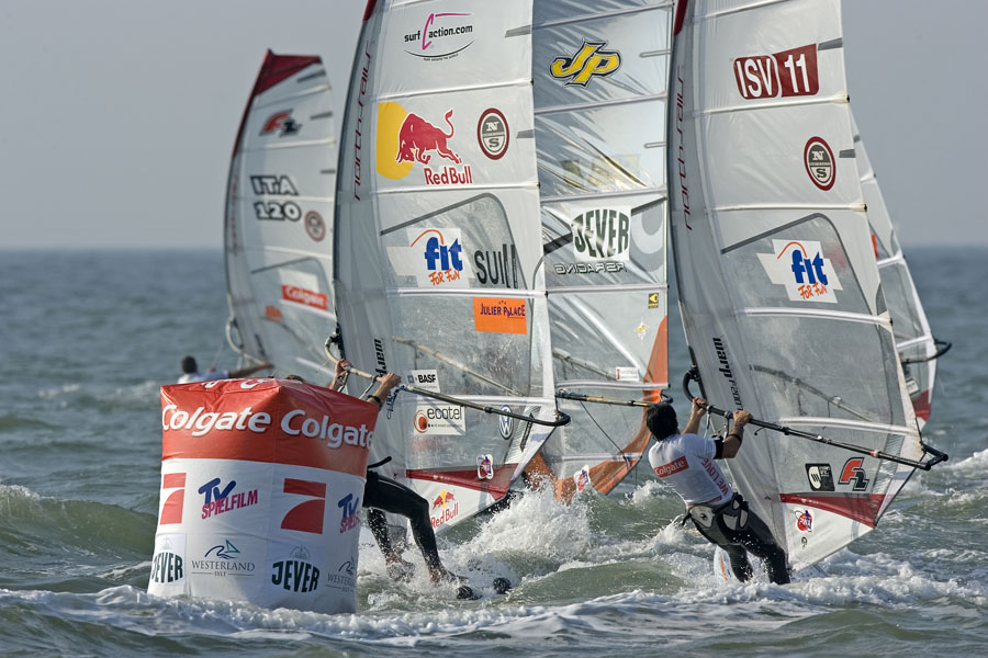 S07 sl Dunkerbeck struggles on the inside Dunkerbeck struggles on the inside