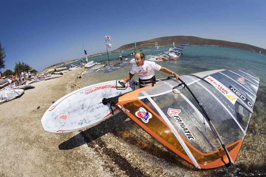 Pieter Bijl returns to base camp