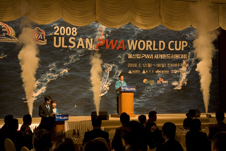 K08_The event is officially opened! Eventg is officially opened!