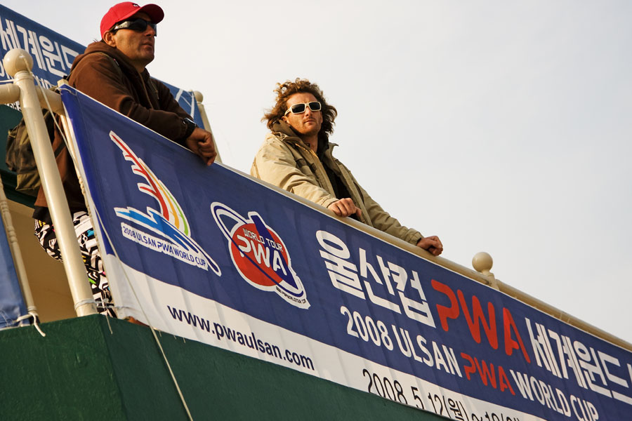 Albeau and Moussilmani waiting for the wind