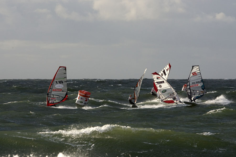 S08 sl Angulo leads the way Angulo leads the way