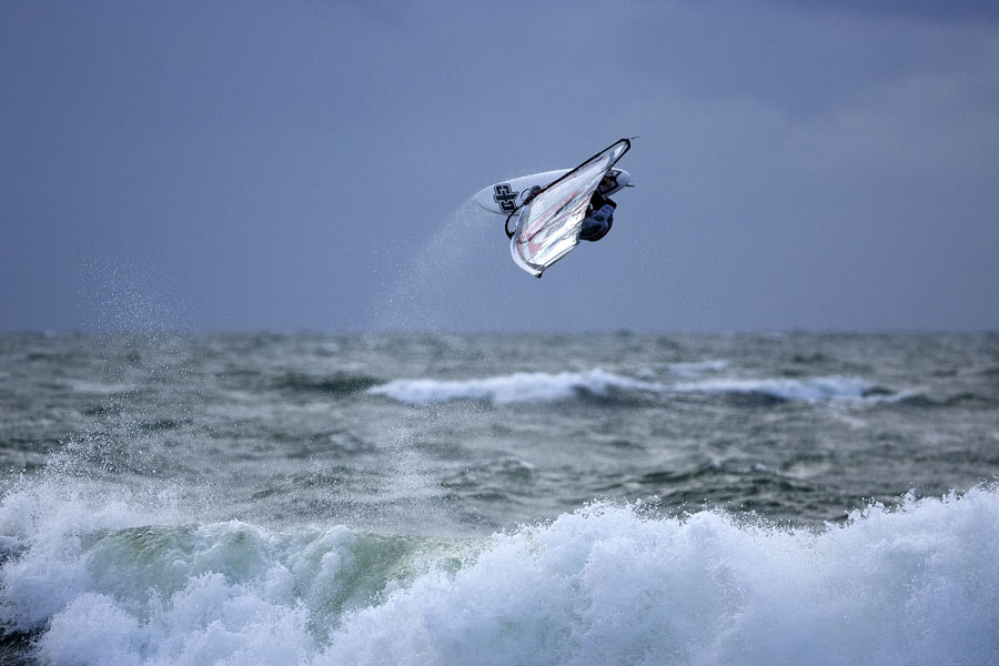 S08 wv Danny Bruch throws a double loop Dannt Brusch throws a double loop