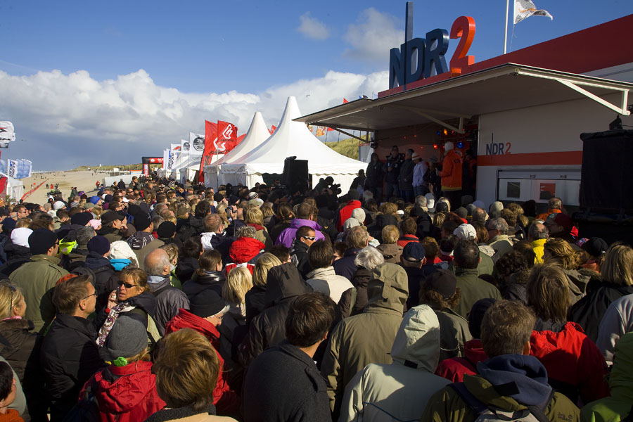 The crowds gather for the legends