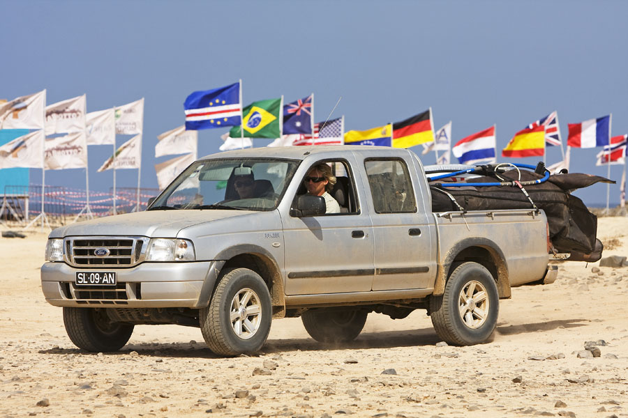 CV08 ls Pozza and Swifty check the beaches Pozza and Swifty check the beaches