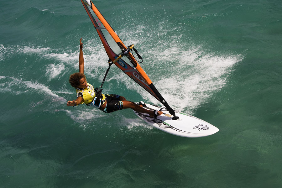 F08 fs Sarah cruises in Sarah cruises in