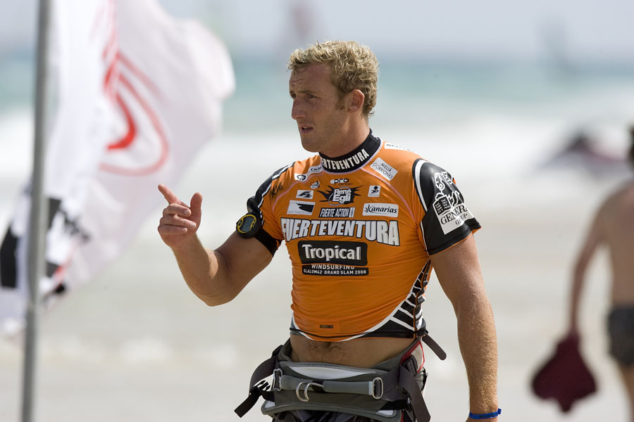 F08 ls Matt Pearch points the way 5