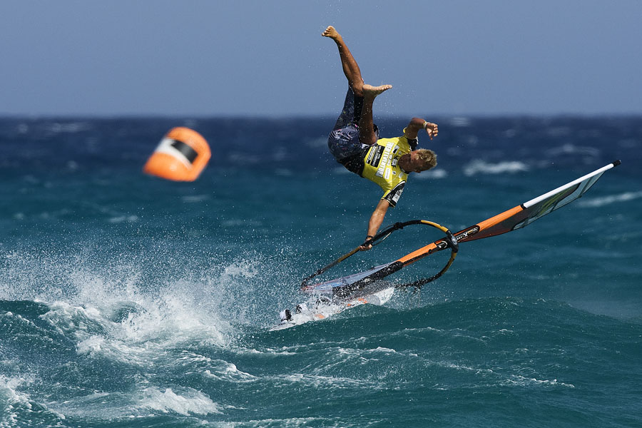 F08 fs Andy Bubble Chambers hangs on Andy Bubble Chambers hangs on