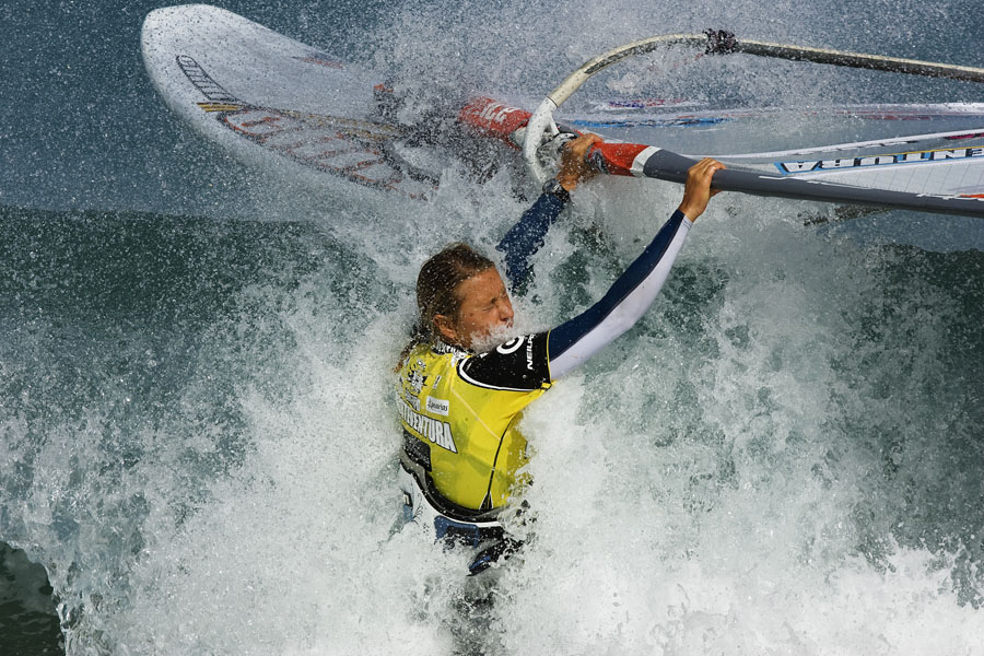 F08 fs Nina tackles the shore break Nina tackles the shore break