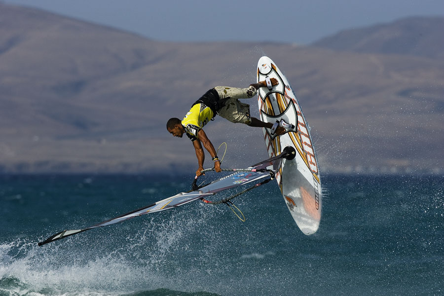 F08 fs Tonky nails a Goita Tonky nails a Goita