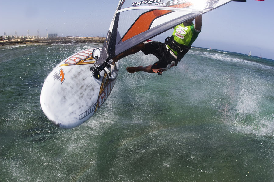 L08 fs Tonky Frans gets close Tonky Frans gets close