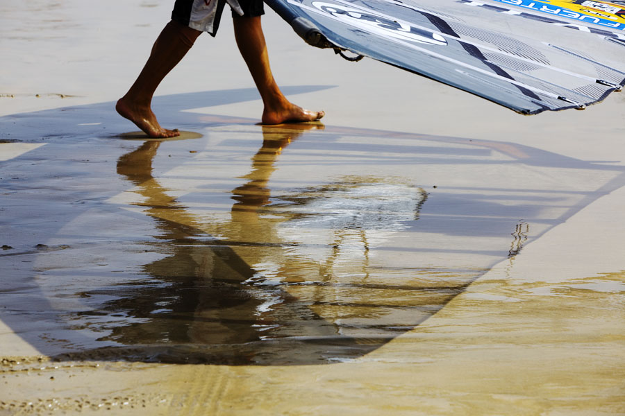 F09 ls Maynard heads out Maynard heads out