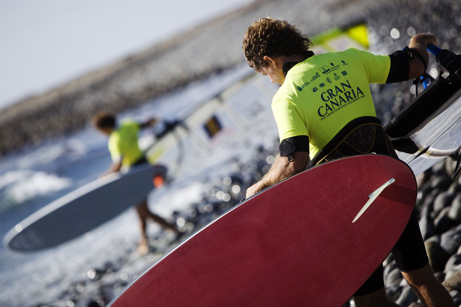 GC09 ls Costa Hoevel heads out Costa Hoevel heads out