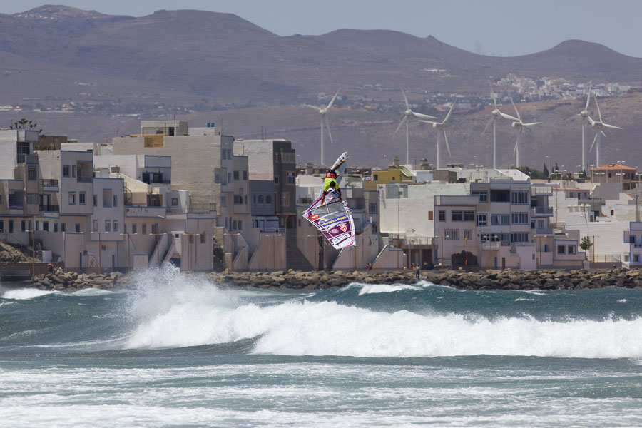 G09 wv Victor Fernandez flys over Pozo Victor Fernandez flys over Pozo