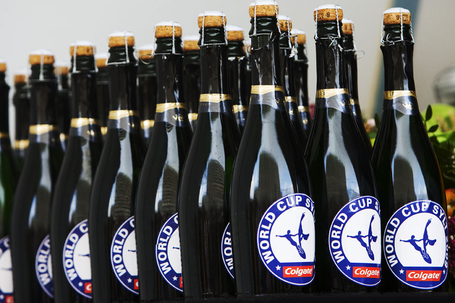 S09 ls Champagne at the ready Champagne at the ready