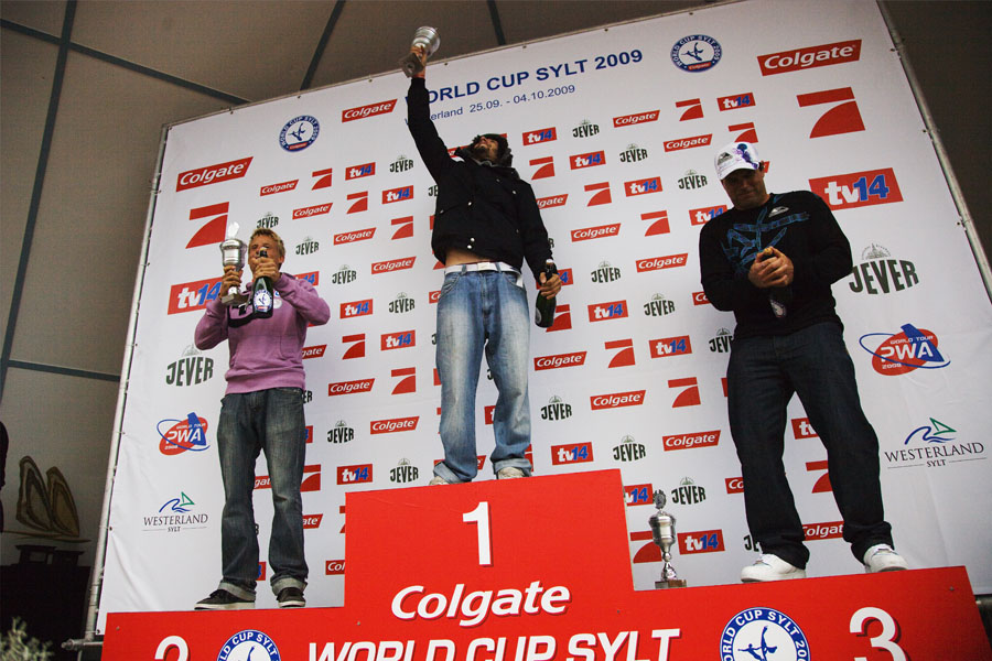 S09 ls Mussolini on top Mussolini on top