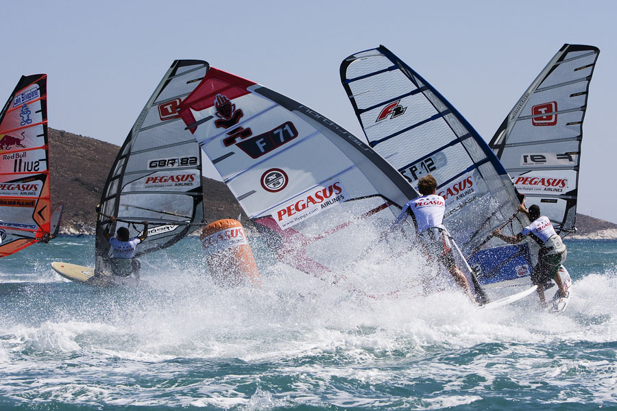 T09 sl Cyril Moussilmani chases Cyril Moussilmani chases