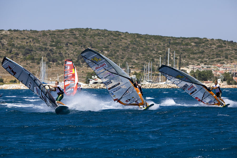 T09 sl Pritchard out in front, race two Pritchard out in front, race two