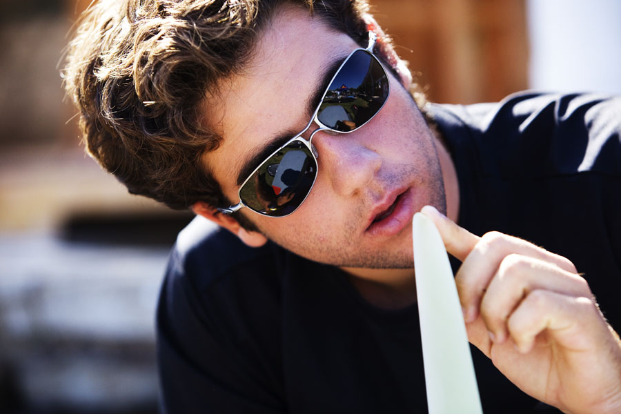 T09 ls Gabriel Browne checks his fin Gabriel Browne checks his fin