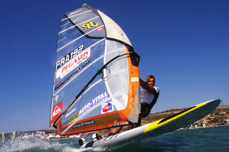 T09 sl Albeau heads out Albeau heads out