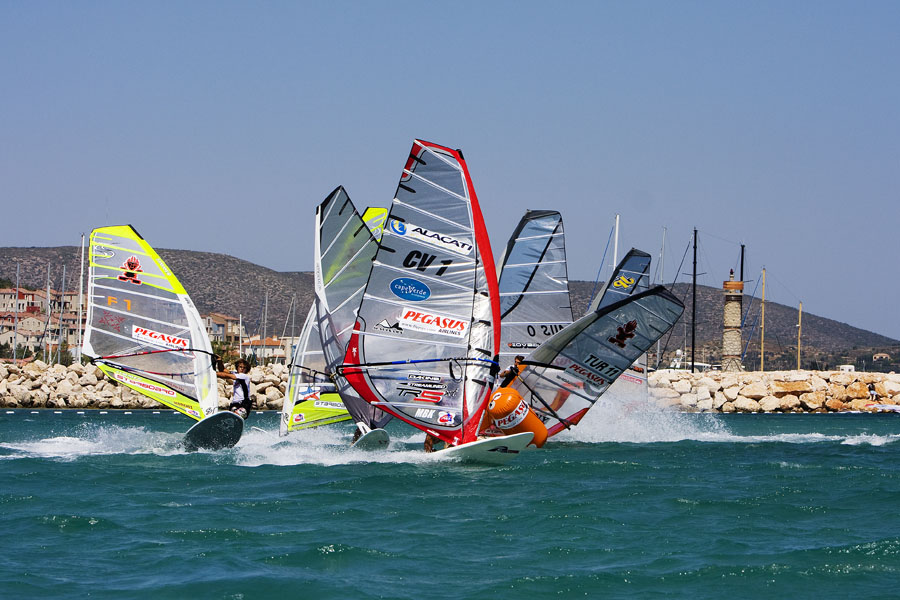 T09 sl Angulo leads the pack Angulo leads the pack